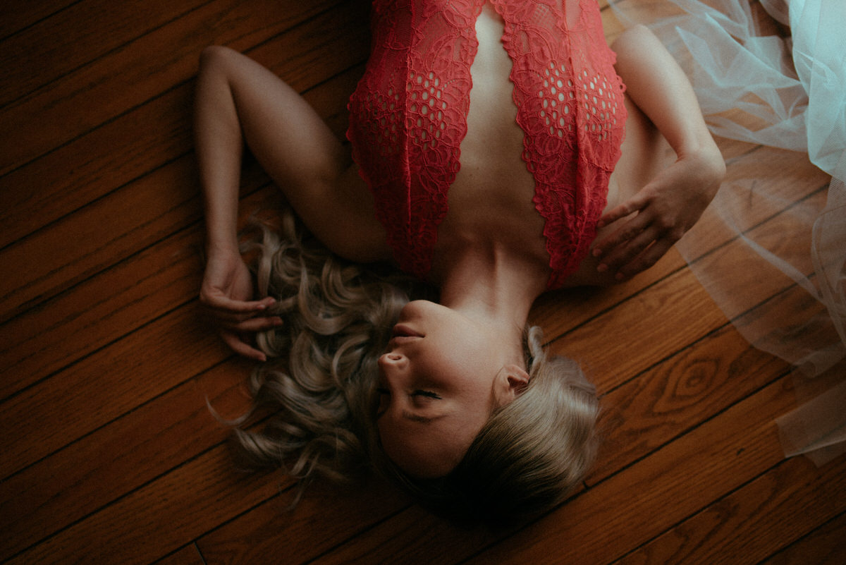 https://royallunephoto.com/wp-content/uploads/2018/06/InHomeBoudoirDallas-6-of-28.jpg