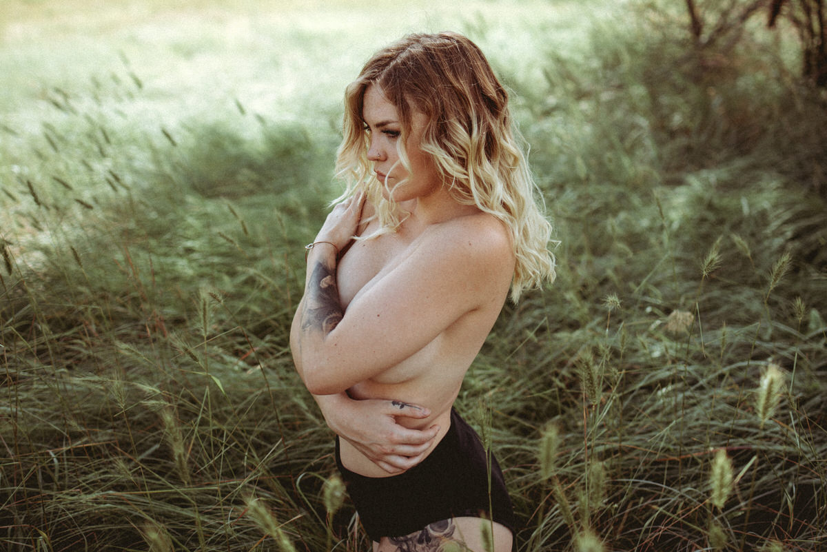 https://royallunephoto.com/wp-content/uploads/2019/08/DallasOutdoorBoudoirPhotography-12-of-17-1.jpg