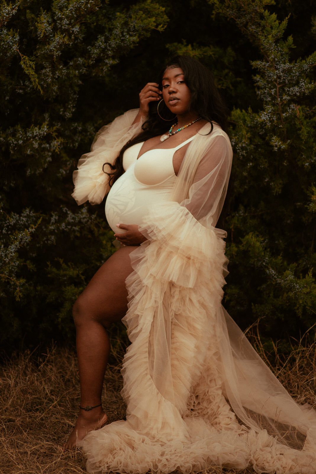 maternity photographer with wardrobe 